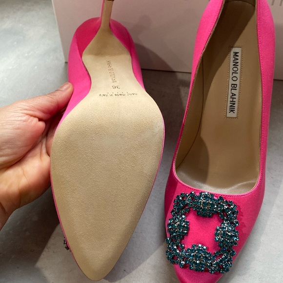 NEW!! 🚨 Manolo Blahnik Hangisi Embellished Pink Satin Pumps Size 6 - Picture 5 of 7
